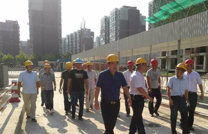 市建设局杨明局长带队进行建筑施工安全大检查工作